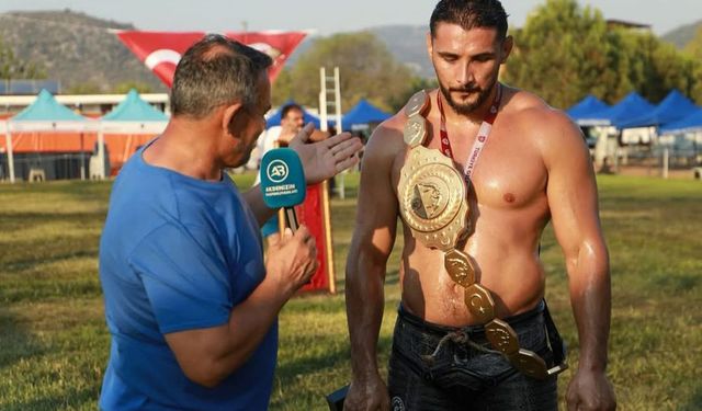 Sinoplu Pehlivan Mustafa Taş altın kemeri taktı