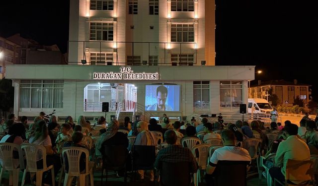 Durağan'da sinema meydana taşındı