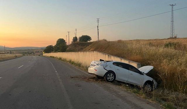 Otomobil devrildi, sürücüsü ağır yaralandı