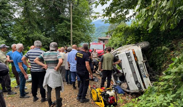 Panelvan devrildi: 2 kişi öldü, 3 kişi yaralandı