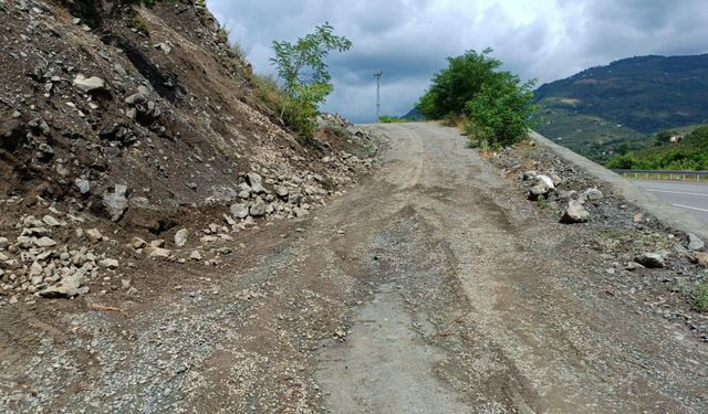 Samsun'da sağanak nedeniyle toprak kayması oluştu