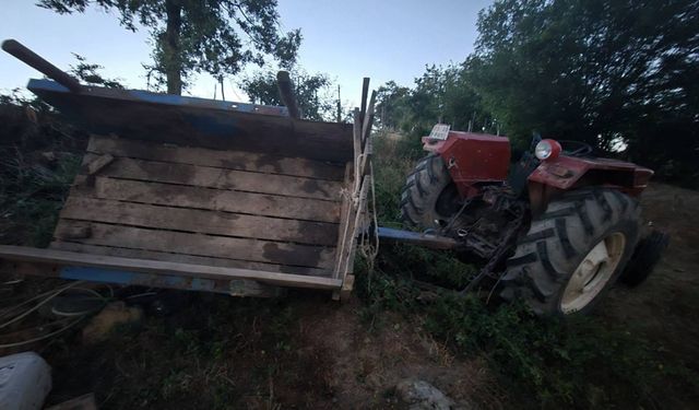 Samsun'da traktör devrildi, sürücü yaralandı