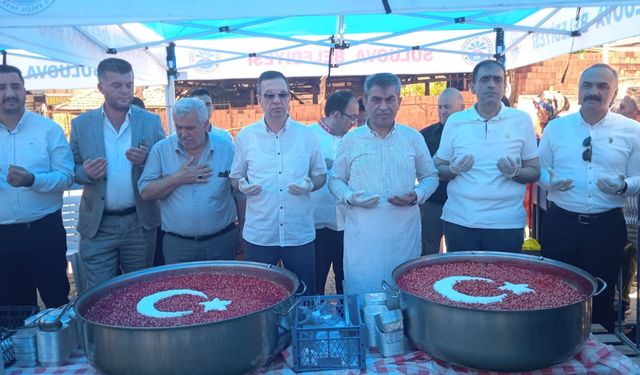 Suluova'da vatandaşlara aşure dağıtıldı