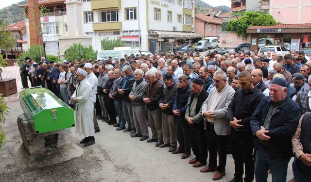 Cezaevinden çıkıp eşini vurdu