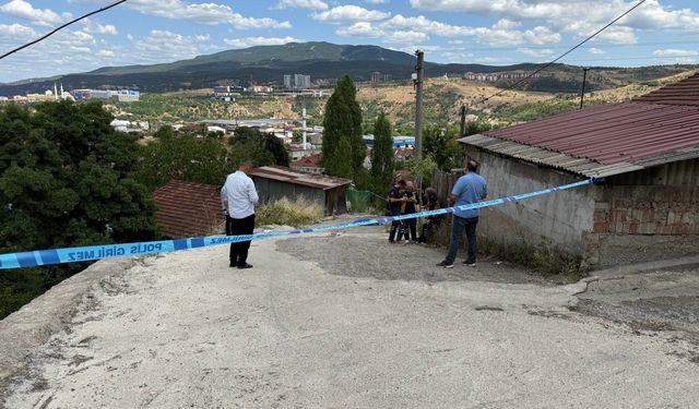 Düşerek başını yere çarpan kişi hayatını kaybetti
