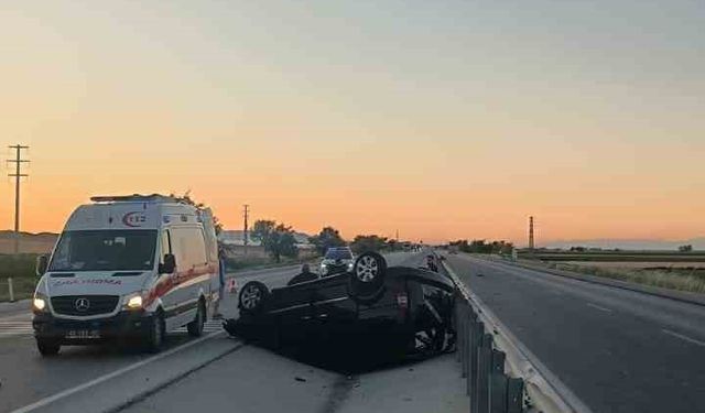Kamyonet kontrolden çıkarak devrildi: 1 ölü, 2 yaralı