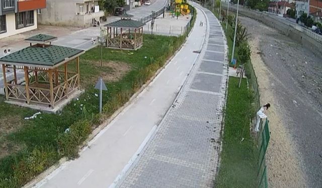 Kediye yardım etmek isterken ayağını kırdı