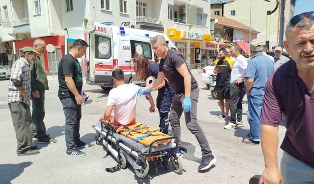 Otomobil ile motosiklet çarpıştı: 1 yaralı