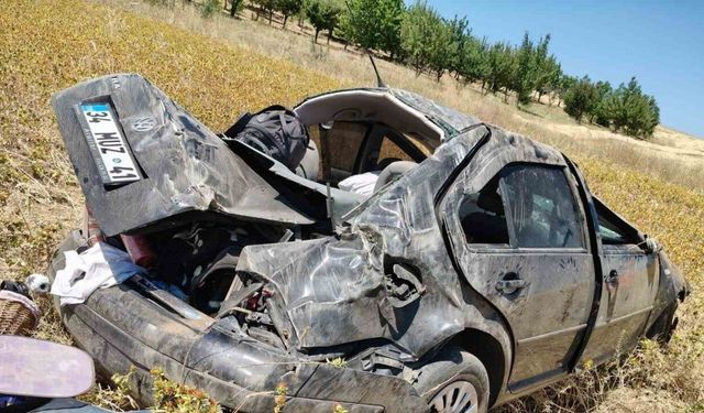Otomobil tarlaya devrildi: 3 kişi yaralandı
