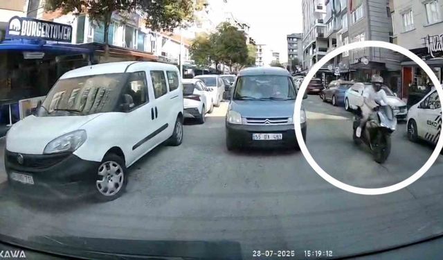 Sürücünün yaralandığı motosiklet kazası araç kamerasında