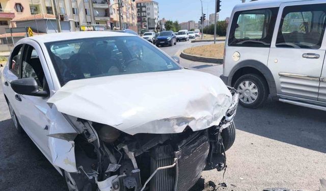 Zincirleme kazada 1’i çocuk 8 kişi yaralandı