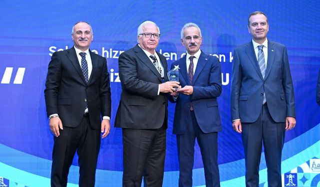 Denizciliğin Duayeni Cengiz Kaptanoğlu'na Bakanlıktan Onur Ödülü