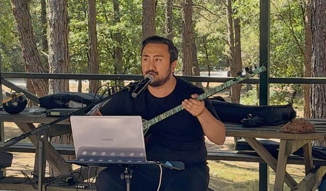 Simavlı Türk Halk Müziği Sanatçısı Mehmet Yiğit, İstanbul’daki Ortacı Köyü Şenliği’nde Gönülleri Fethetti