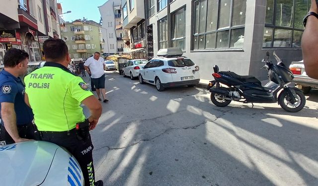 Sinop’ta motosiklet kazası: Park halindeki araca çarptı