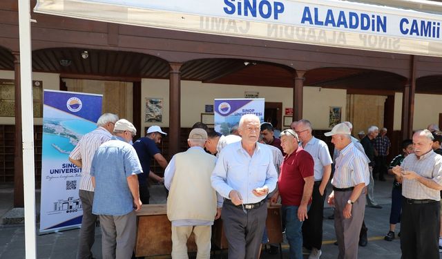 Sinop Üniversitesi'nden aşure ikramı