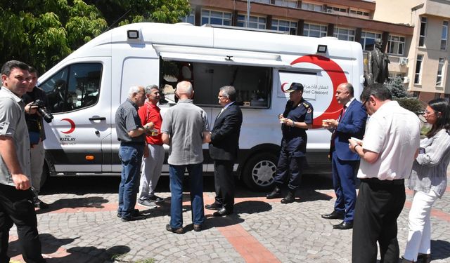 Kızılay’dan vatandaşa aşure ikramı