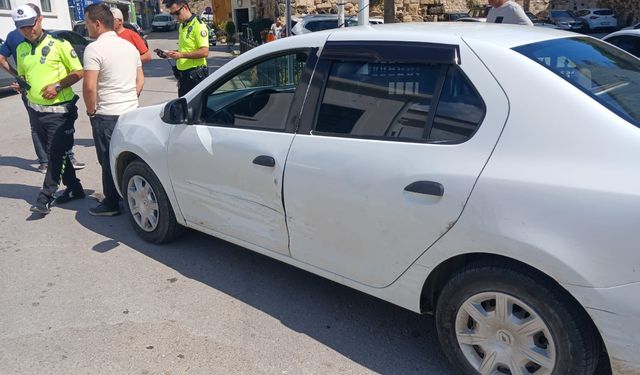 Sinop'ta iki otomobil çarpıştı
