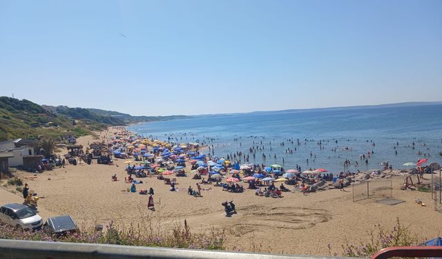 Sinop'ta termometreler yükseldi, plajlar doldu