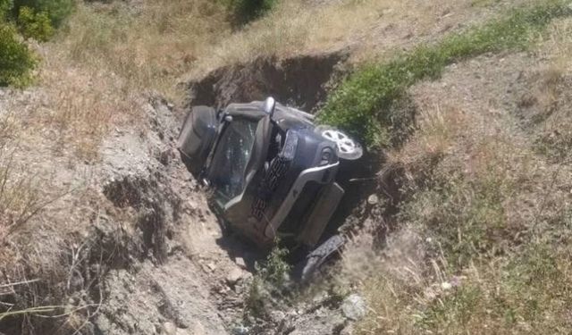 Şarampole devrilen otomobilin sürücüsü yaralandı