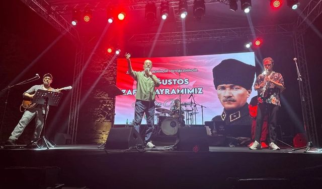 Ünlü sanatçı Hüsnü Arkan Sinop’ta konser verdi