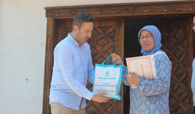 Okuma sevgisiyle takdir topladı