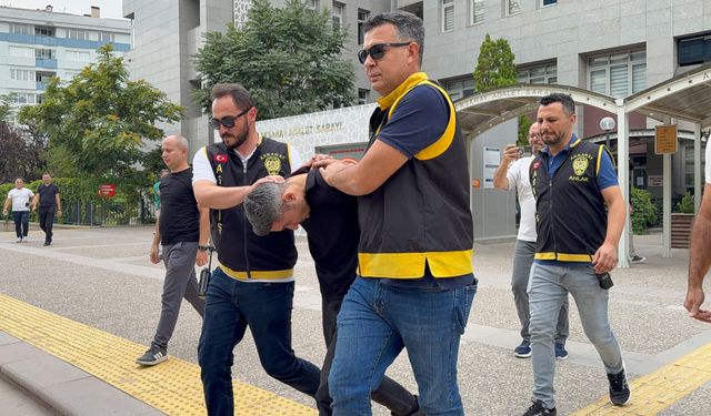 Öldürdüğü arkadaşını dondurma dolabına koyup araziye attı