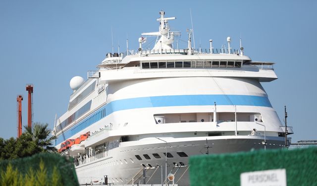 Astoria Grande kruvaziyeri Samsun Limanı'na demirledi