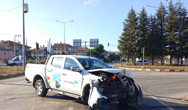 Pikapla otomobilin çarpıştığı kazada 4 kişi yaralandı