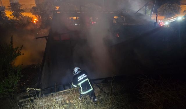 Yanan ev kullanılamaz hale geldi