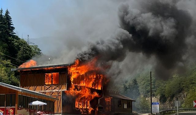 Yangın çıkan restoran kullanılamaz hale geldi