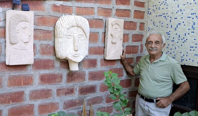Yaptığı insan figürleriyle evinin bahçesinde müze oluşturdu