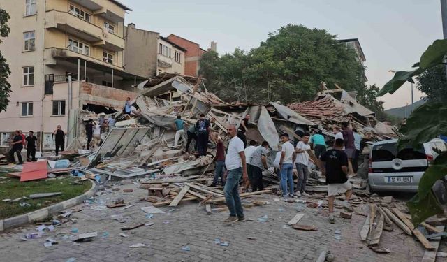 6.1'lik deprem! Bazı binalarda hasar oluştu