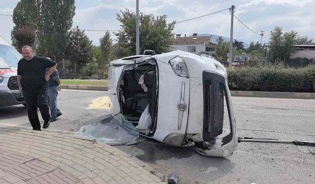 Kontrolden çıkan araç taklalar attı
