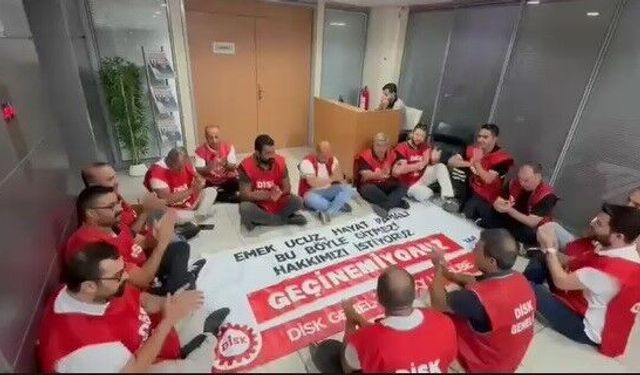 Maaşlarını alamayan işçiler tepkilerini gösterdi