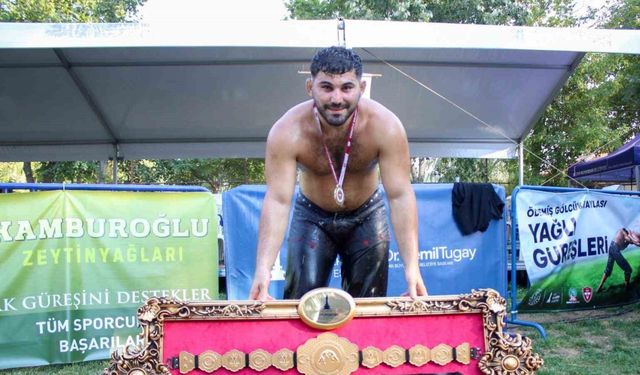 Sinoplu pehlivan altın kemerin sahibi oldu