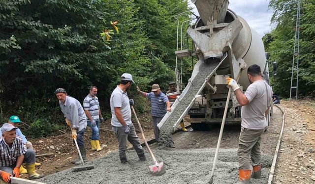 Sinop'ta köylüler imece usulüyle yol yaptı