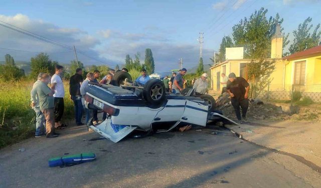 Tokat’ta otomobil ile traktör çarpıştı: 1 yaralı
