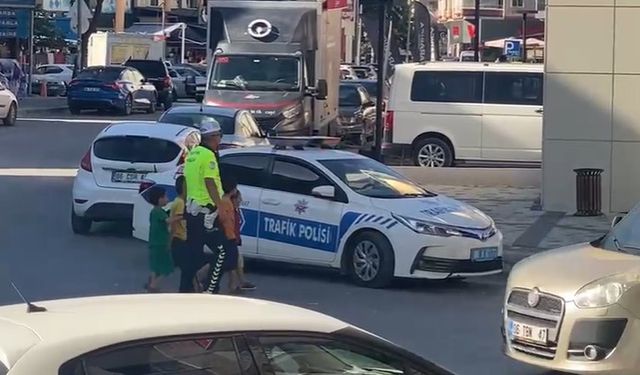 Trafik polisinden yürek ısıtan davranış