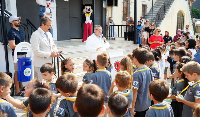Vali Özarslan, miniklerin ilk ders heyecanını paylaştı