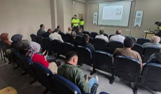Öğrenci servisi sürücüleri ve rehber personeller bilgilendirildi