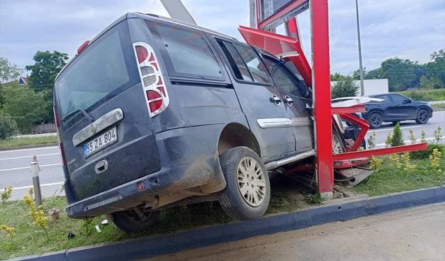 Akaryakıt istasyonunda kaza: 3 yaralı