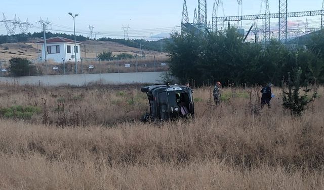 Amasya'da hafif ticari araç devrildi: 4 yaralı