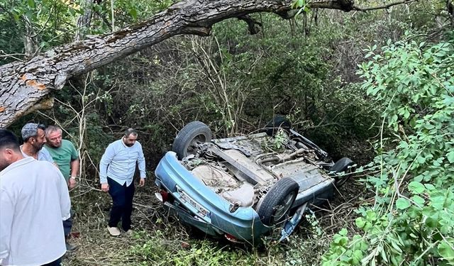 Devrilen otomobilde 1 kişi öldü, 1 kişi yaralandı
