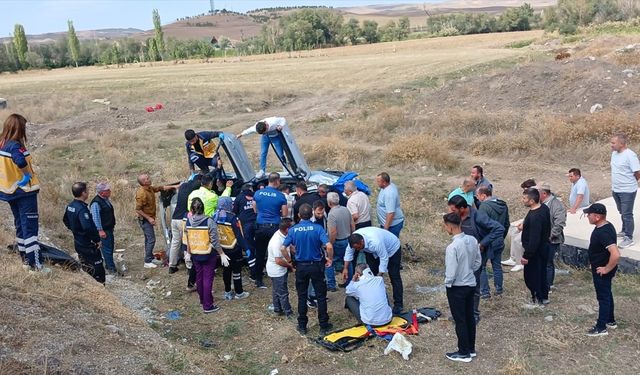 Düğün konvoyundaki trafik kazasında 2 kişi yaralandı