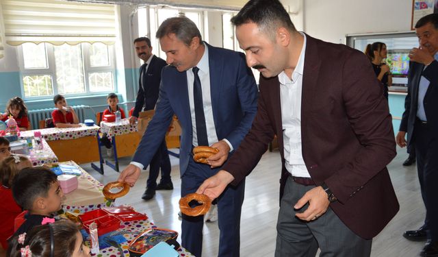 Havza'da öğrencilere simit ve süt ikramı