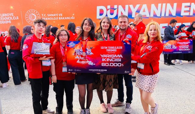 Lise öğrencilerine TEKNOFEST 2025'te Türkiye ikinciliği