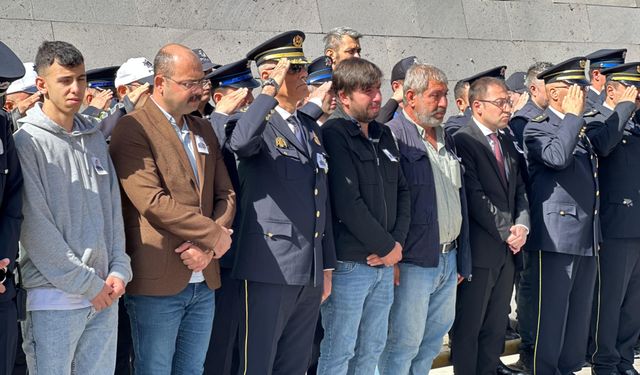 Trafik kazasında ölen genç son yolculuğuna uğurlandı