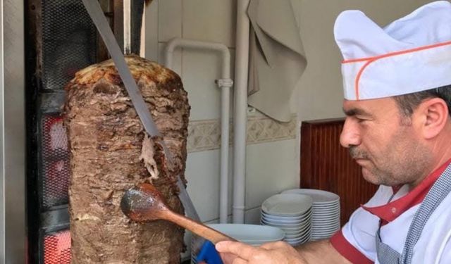 Döner ustası evinde asılı halde ölü bulundu