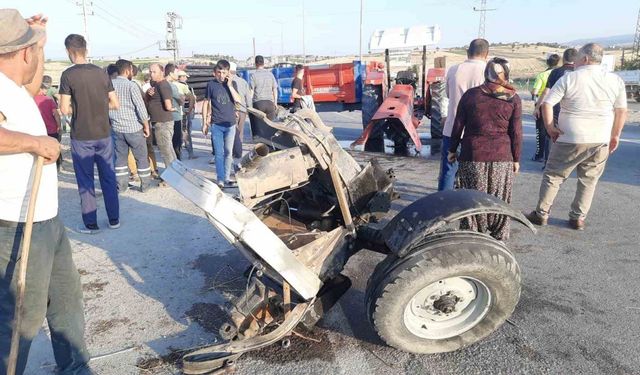 Traktörle kamyonet çarpıştı: 4 yaralı var