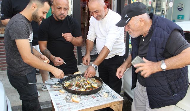 Tersane esnafı taze hamsinin tadını çıkardı!